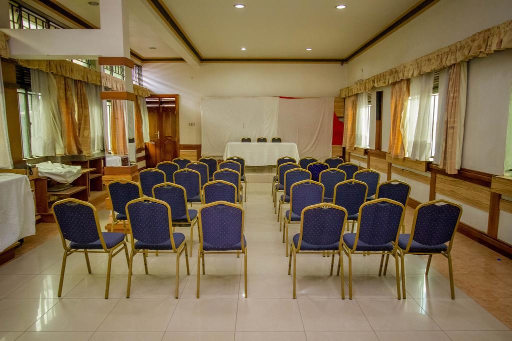 Grand Holiday International Hotel Mbarara Экстерьер фото